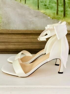 Coutgo Women’s 8 White Satin Kitten Heel Big Bow Sandals Formal Party Wedding